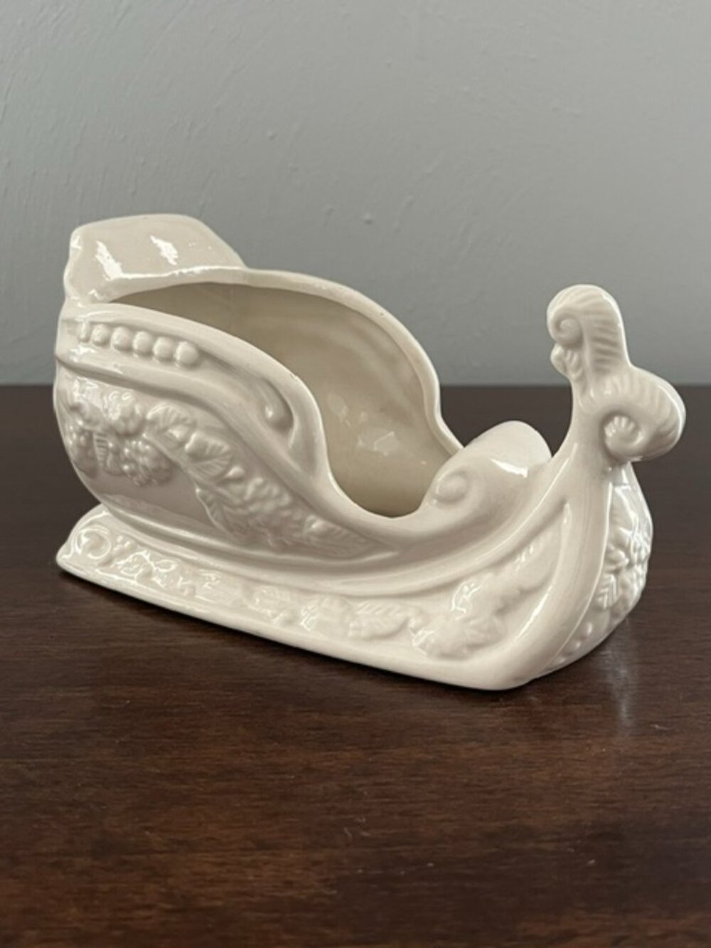 Ceramic Sleigh Ivory Cream Christmas Pinecones Leaves